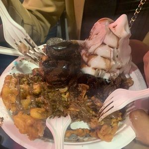 Meet your Posher, Safura